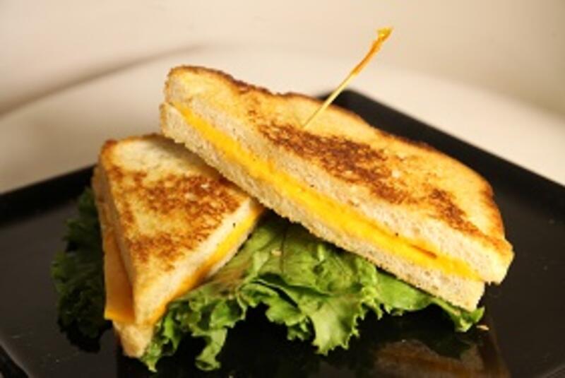 The Great Grilled Cheese (Vegetarian) (498 cal)