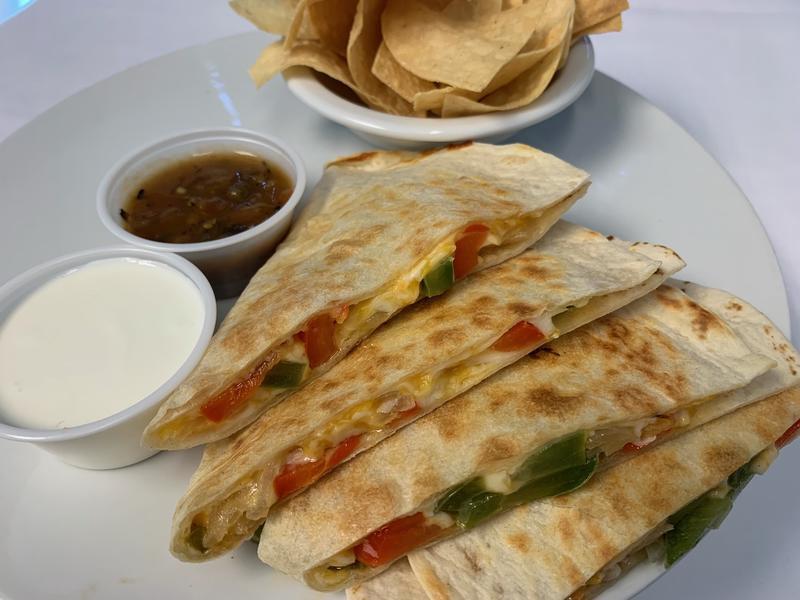 Fajita Veggie Quesadilla (Vegetarian) (840 cal)